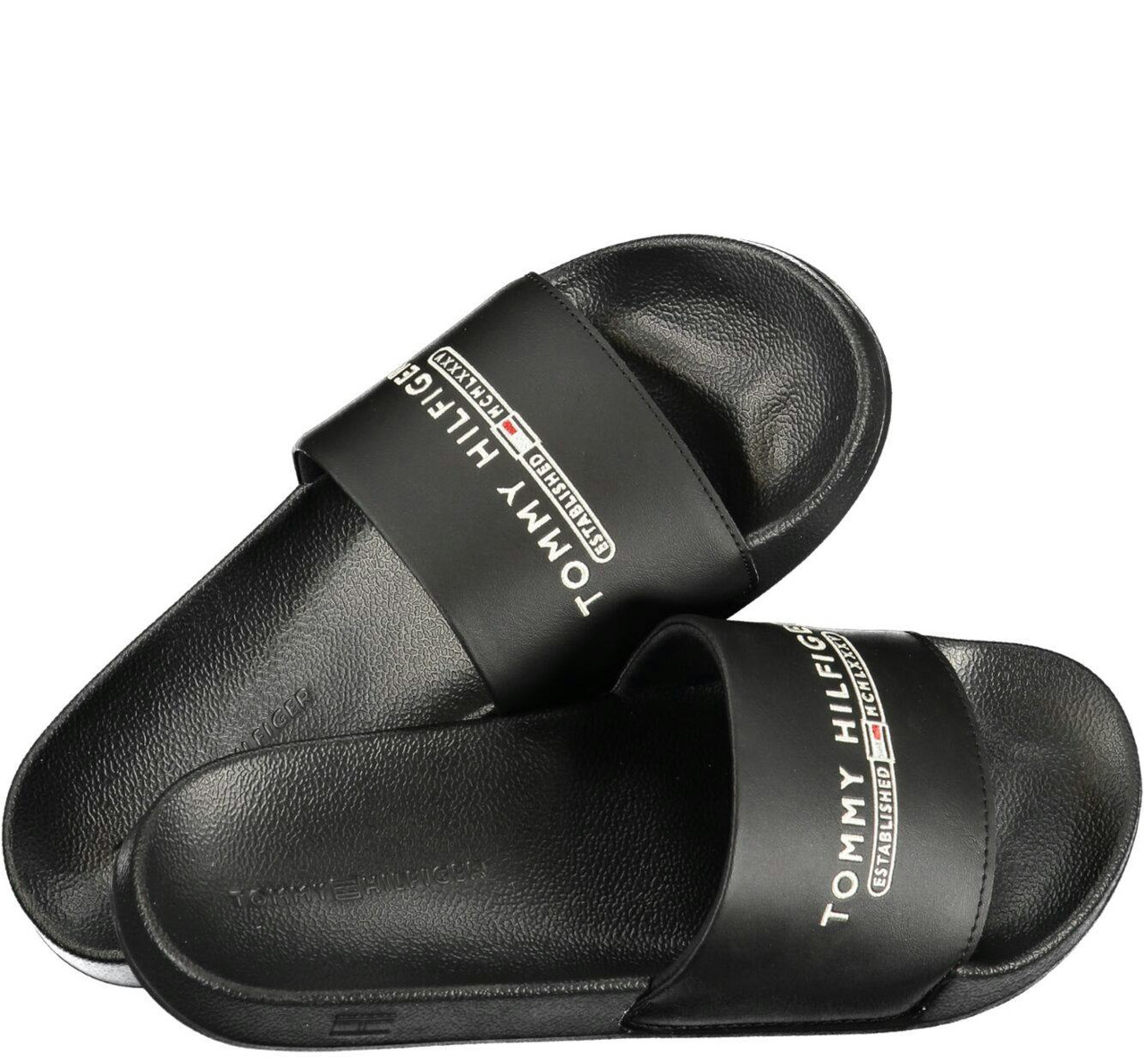 Chancletas negras con bordado y logo