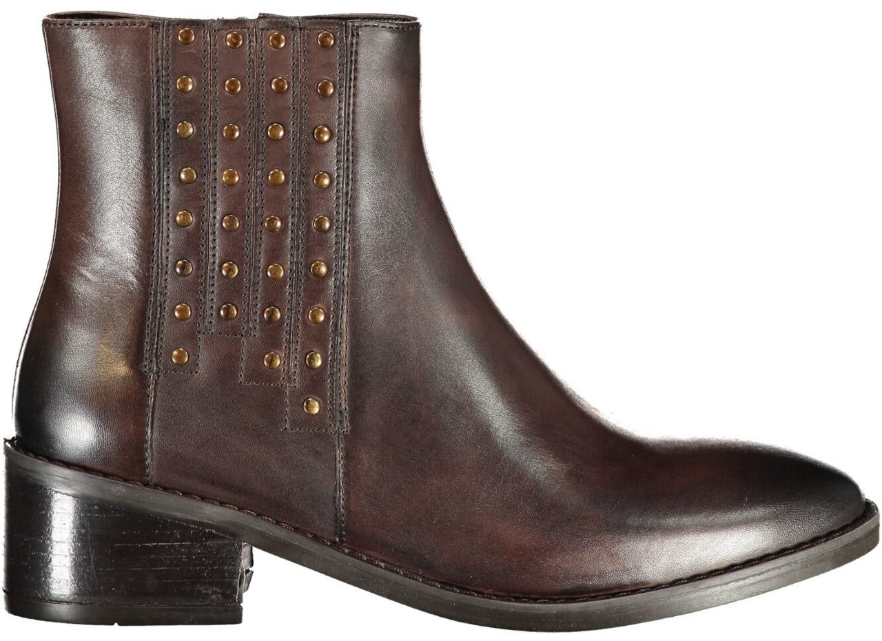 Bota de caña corta con tachuelas en piel sintética