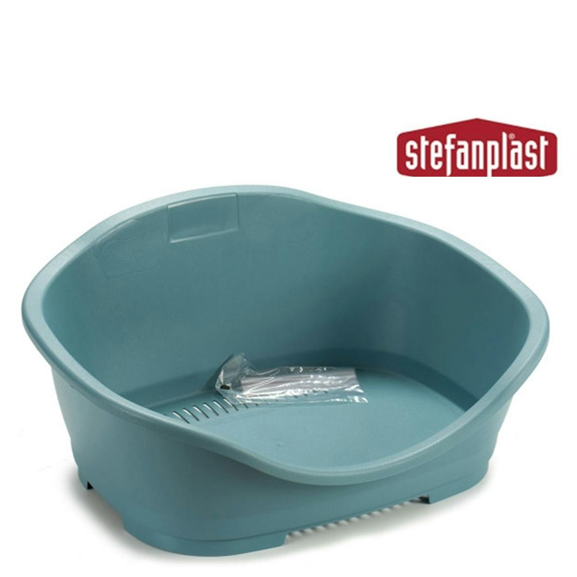 Cat bed in grey plastic