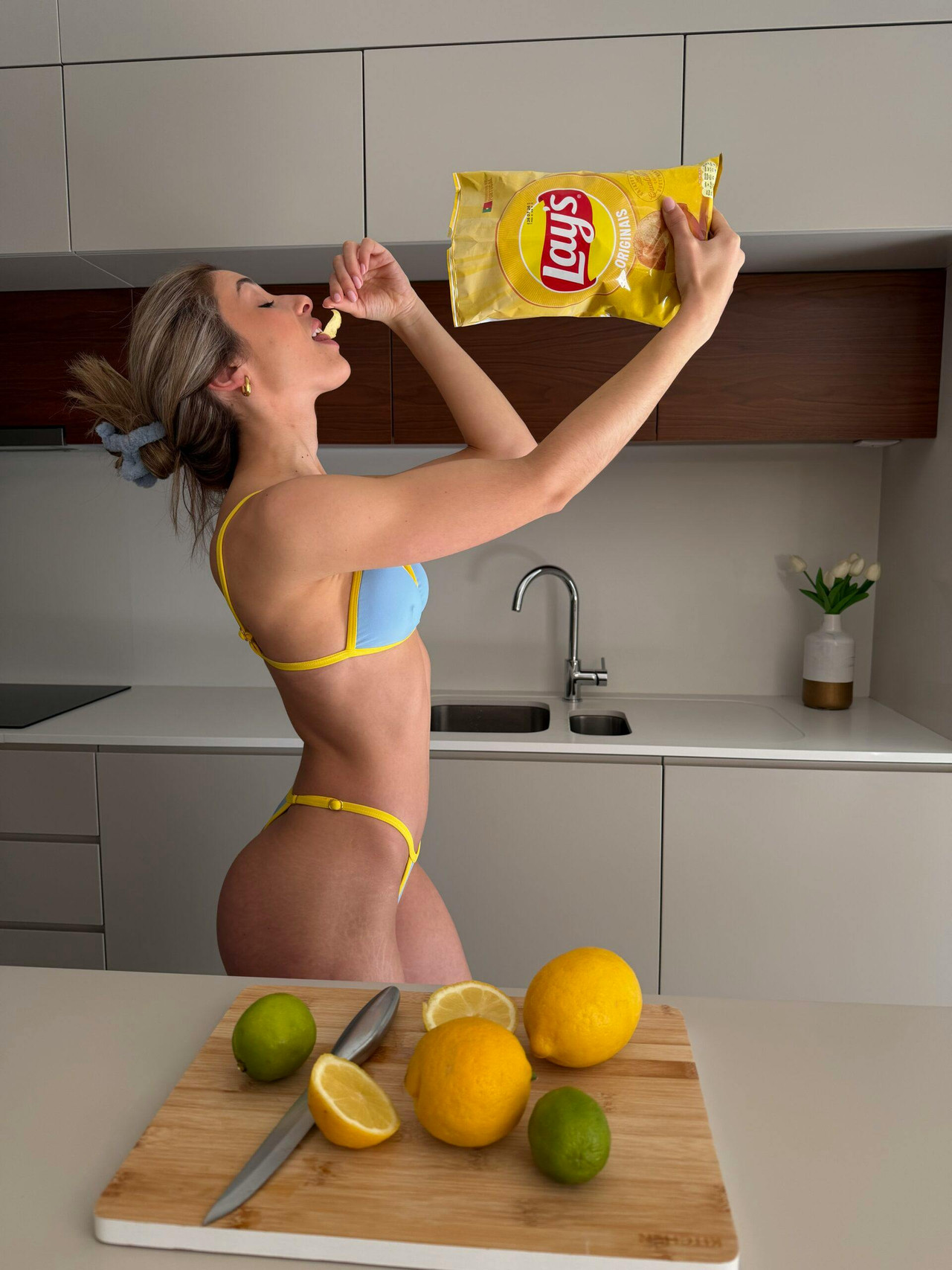 Top triangular con relleno y tanga ajustable