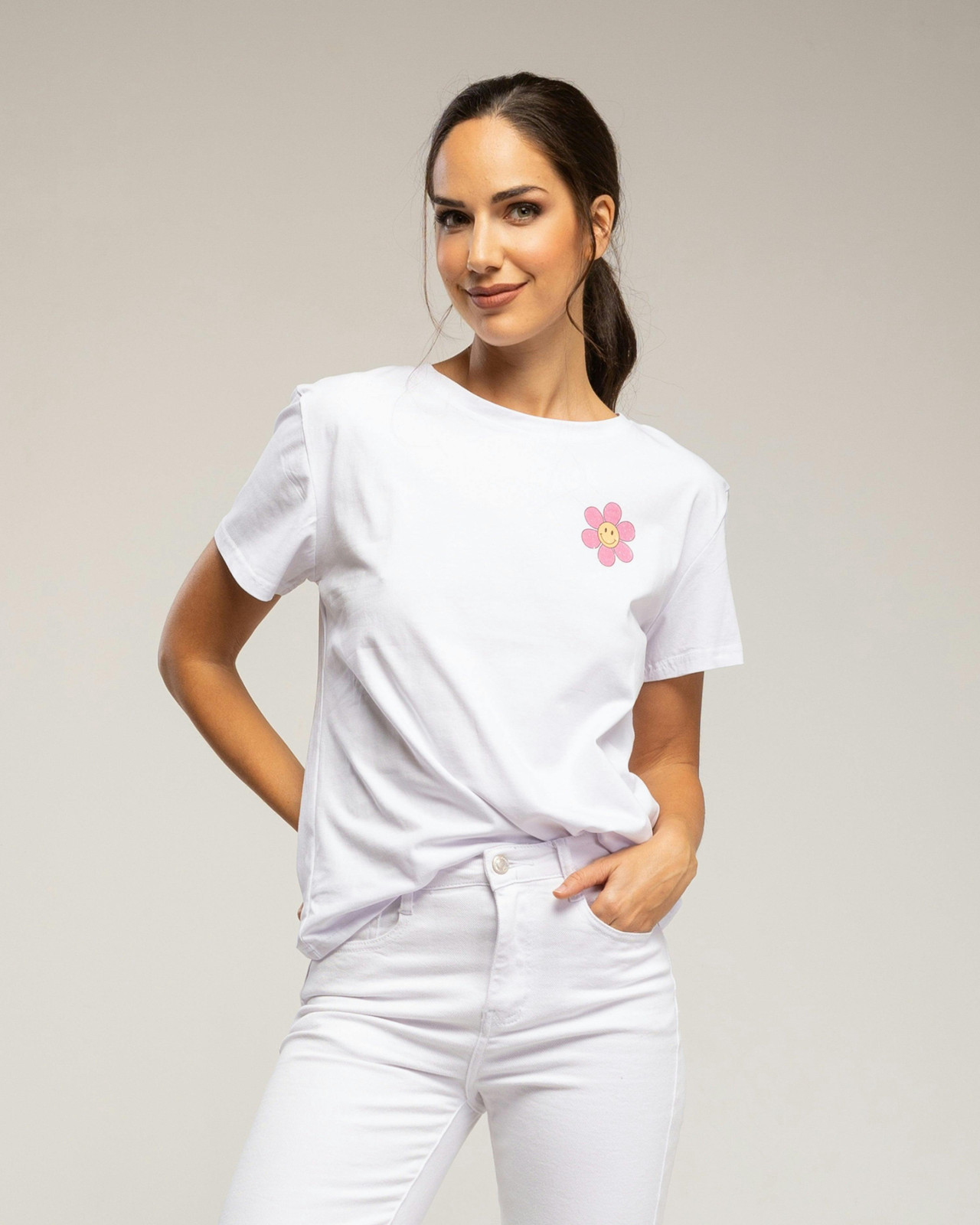 Top con estampado de margarita y texto "Have a good day"