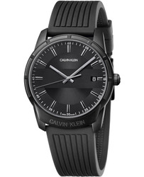 Relógio Calvin Klein modelo K8R114D1 com caixa e bracelete em aço inoxidável e acabamento preto. Design casual adequado para uso diário. Marca: Calvin Klein.