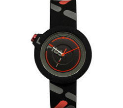 Relógio FILA modelo Puffy com caixa e bracelete em silicone pretos. Movimento de quartzo alimentado por bateria. Resistência à água 3 ATM. Mostrador preto e cinzento. Diâmetro da caixa aprox. 42 mm; espessura aprox. 10 mm. Inclui caixa original.