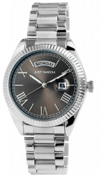 Relógio Just unissexo em aço inoxidável com movimento de quartzo e mostrador analógico de 3 ponteiros. Caixa de 41 mm com vidro mineral. Resistente à água até 3 bar. Indicador do dia da semana e janela de data às 3 horas com lupa. Ponteiros com Super-LumiNova. Bracelete de elos em aço inoxidável com fecho desdobrável. Inclui caixa original e cartão de garantia. Marca: Just.