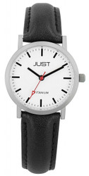 Relógio Just para Mulher em titânio com bracelete em pele genuína preta e mostrador branco. Caixa 30 mm de diâmetro, 7 mm de altura. Largura da bracelete: 16 mm. Comprimento total: 23 cm. Resistência à água: 5 bar. Modelo 10038-006. Marca Just.