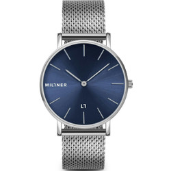 Relógio Milner Mayfair para Mulher com caixa de 40 mm em aço inoxidável e mostrador azul. Movimento quartzo analógico alimentado por bateria. Vidro mineral. Pulseira em aço inoxidável com fecho tipo bracelete (largura 20 mm; ajustável até 24,5 cm). Resistência à água: 0 ATM. Inclui saco de joalharia. Marca: Milner.