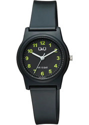 Relógio Q&amp;Q by CITIZEN para Mulher com caixa redonda em resina de 31 mm e vidro acrílico. Bracelete em resina preta com fecho de fivela. Movimento Cal.2035. Resistência à água: 10 BAR. Comprimento da bracelete: 185 mm; largura: 14 mm; espessura: 9,5 mm; peso aproximado: 18 g.