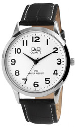 Relógio Q&amp;Q by CITIZEN para Homem, movimento de quartzo e mostrador analógico. Caixa e fundo em aço inoxidável, vidro mineral e bracelete em imitação de pele (largura 20 mm). Resistência à água: 3 ATM. Dimensões: comprimento total 24,5 cm; largura da caixa 4 cm; altura 0,85 cm. Marca: Q&amp;Q by CITIZEN.