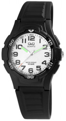 Relógio Q&amp;Q by CITIZEN para Homem. Relógio analógico de 3 ponteiros com movimento de quartzo. Caixa em plástico preto (40 mm de diâmetro, 12 mm de espessura) com vidro mineral. Bracelete em silicone preta com fecho de pino; largura 23 mm, comprimento total 24,5 cm. Ponteiros com revestimento Superluminova. Resistência à água: 10 bar.