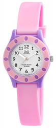 Relógio infantil analógico com bracelete em silicone e caixa em plástico. Movimento de quartzo. Resistência à água até 10 ATM. Marca: Q&amp;Q by CITIZEN. Modelo: VQ13J013Y. Diâmetro da caixa aprox. 2,7 cm; comprimento total aprox. 22,5 cm.