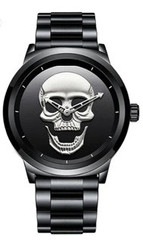 Relógio Jano da Raptor com movimento de quartzo Miyota 2035 e três ponteiros. Caixa em aço inoxidável de 45 mm de diâmetro e 11 mm de espessura com vidro mineral. Pulseira de elos em aço inoxidável de 22 mm com fecho dobrável. Resistência à água: 3 bar. Inclui caixa original e cartão de garantia. Marca: Raptor.