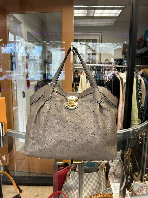 Louis Vuitton taupe monogram mahina