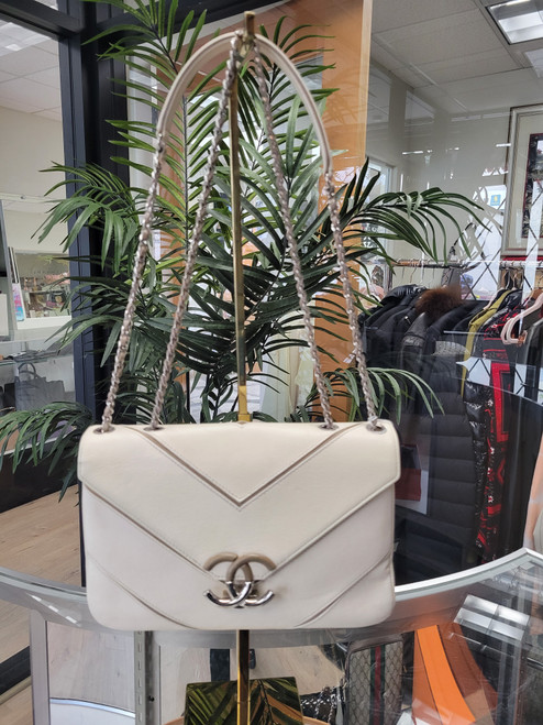 Chanel Cream & Taupe Caviar Leather Chevron CC Flap Bag