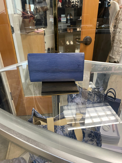 Louis Vuitton myrtille wallet