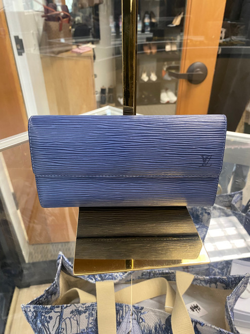 Louis Vuitton myrtille wallet