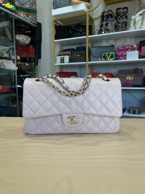 CHANEL CAVIAR CLASSIC FLAP MEDIUM