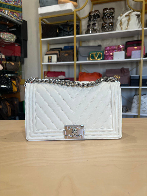 CHANEL BOY WHITE CHEVRON WOC