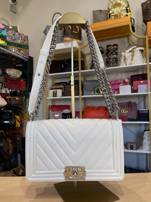 CHANEL BOY WHITE CHEVRON WOC