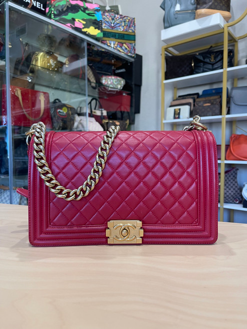 MEDIUM CHANEL BOY LAMBSKIN GOLD HARDWARE