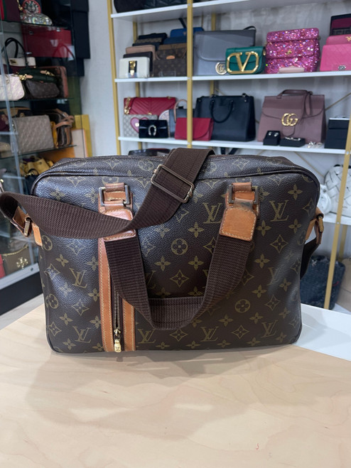 VINTAGE LOUIS VUITTON TRAVEL BAG