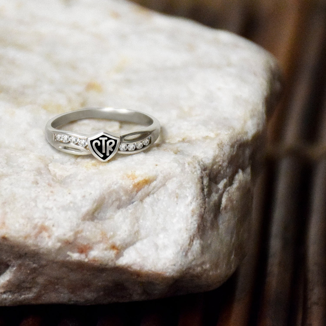 Bow CTR Ring (Antiqued Stirling Silver)*