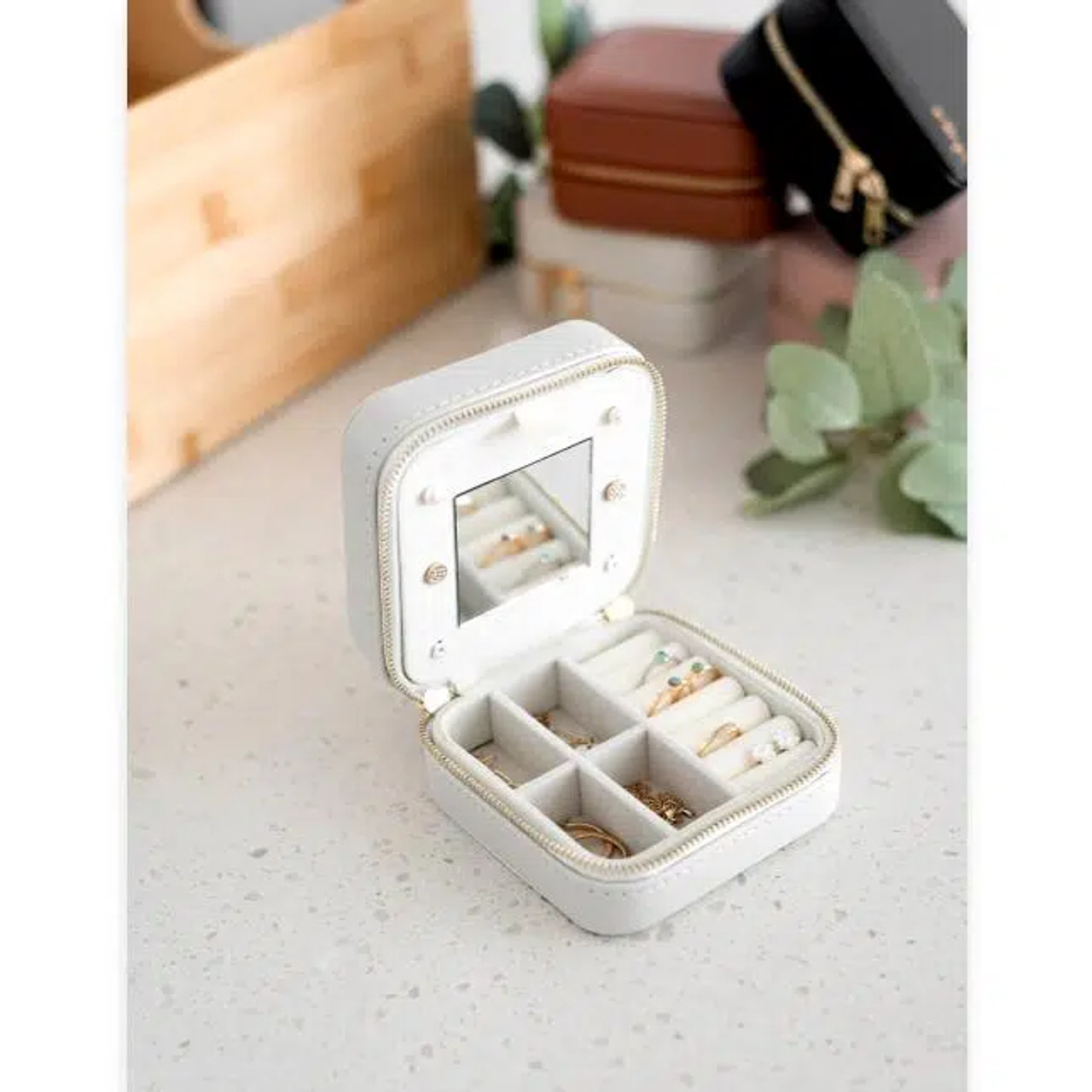 Travel Jewelry Case with Quote: Share Your Light (Natural)