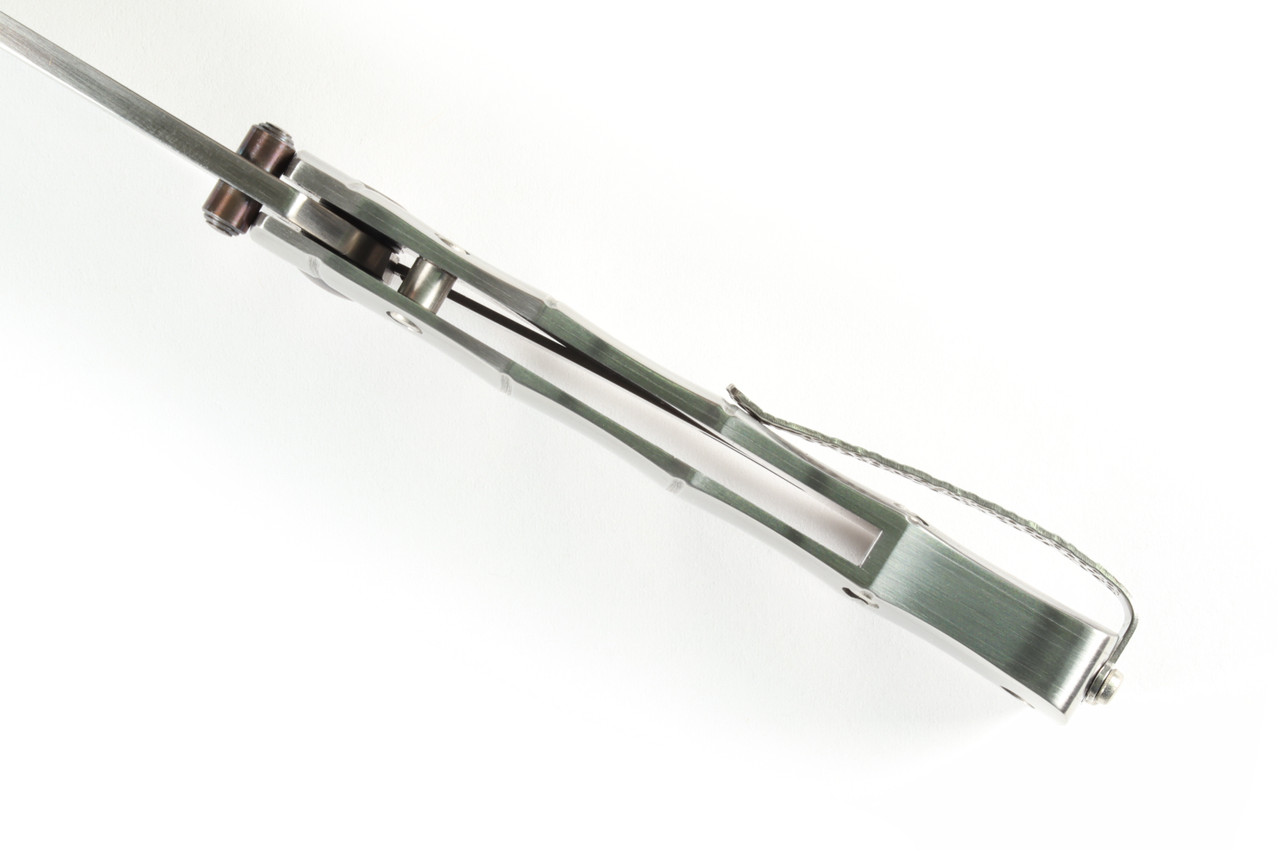 Porno tel kelin Cuckold mushukni yalaydi va Dikni soradi