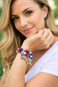 Painted USA Flag , Star Charm Glass Beaded Coil Wire Bracelet (BR-2898A)