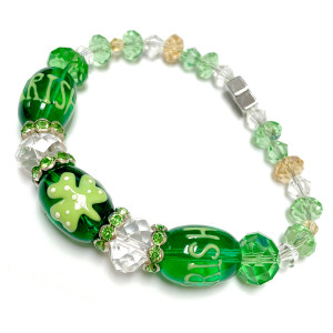Painted Shamrock IRISH Glass and Crystal Beaded Bracelet with Magnetic Closure Painted Shamrock IRISH Glass and Crystal Beaded Bracelet with Magnetic Closure