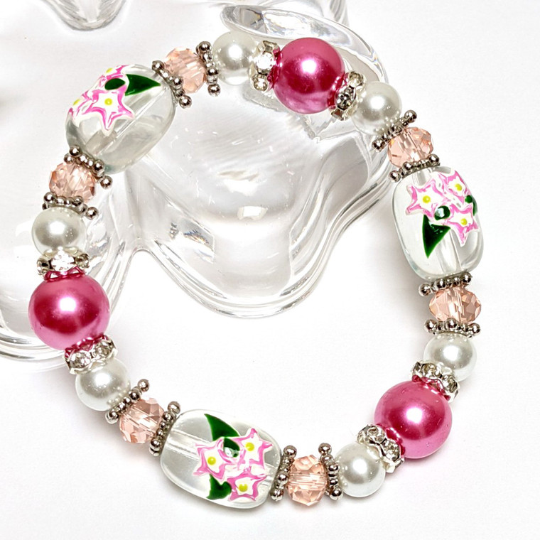 Painted Mayflower Massachusetts State Flower Glass Beaded Stretch Bracelet.