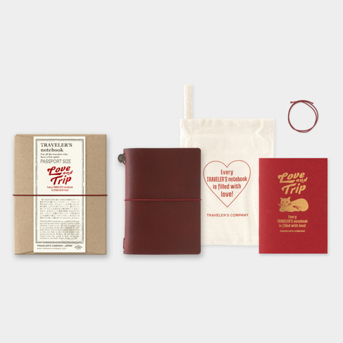 TRAVELER'S Notebook LOVE AND TRIP - Starter Kit (Passport Size)