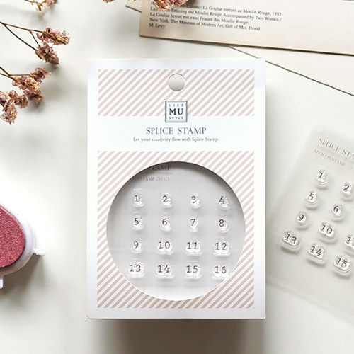 MU Clear Stamp Set 2003 Days 1–16. 16 transparent silicone stamps featuring typewriter-style numbers and decorative icons for journaling. Lot de tampons transparents MU 2003 Jours 1–16. 16 tampons en silicone avec chiffres au style machine à écrire et icônes décoratives.