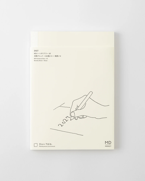 MD Notebook Diary 2027 A5 featuring minimal monthly grid spreads and cream fountain-pen-friendly MD paper. / Agenda MD Notebook Diary 2027 A5 présentant des aperçus mensuels minimalistes et du papier crème MD compatible avec les stylos-plumes.