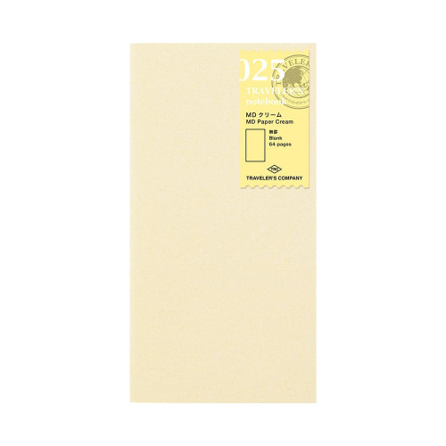 TRAVELER'S Notebook 025 MD Paper Cream Regular Size refill featuring blank cream-colored pages for fountain pens and journaling. / Recharge papier MD crème TRAVELER'S Notebook 025 taille Régulière présentant des pages vierges couleur crème pour stylos-plumes et journalisme.