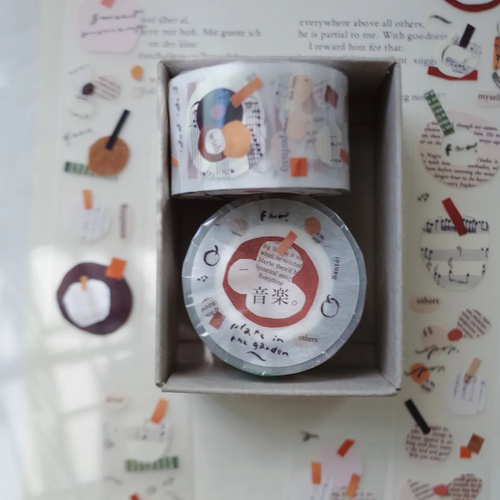 Mr. Eggplants Plates in the Garden PET Tape, 3cm wide, featuring matte film illustrations of decorative plates with floral and garden motifs. Ruban adhésif PET "Plates in the Garden" par Mr. Eggplants, 3 cm de large, avec des illustrations de serviettes et d'assiettes décoratives aux motifs floraux.