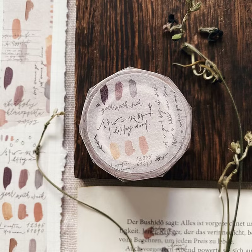 Mr. Eggplants Holiday Mood Washi Tape, 2.5cm wide, featuring cozy lifestyle and botanical illustrations on both white and beige Japanese washi paper backgrounds. Ruban adhésif washi Mr. Eggplants "Holiday Mood", 2,5 cm de large, avec des illustrations de style de vie et botaniques sur fonds blanc et beige.