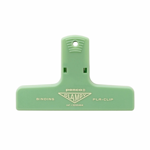 Penco Plastic Clip in Mint green, a wide-mouth 10cm utility clip with a retro industrial design and strong spring. Pince en plastique Penco couleur Menthe, une large pince utilitaire de 10 cm au design industriel rétro avec un ressort robuste.