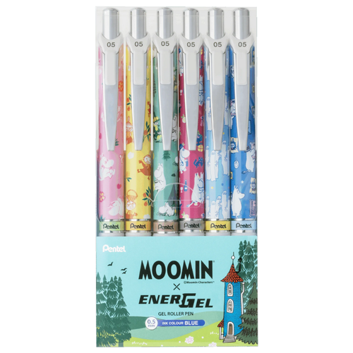 Pentel x Moomin EnerGel Limited Edition Gel Pen Set (6 pack). 0.5mm needle tip pens featuring blue ink and various colorful Moomin character barrel designs. Ensemble de 6 stylos gel Pentel x Moomin EnerGel Édition Limitée. Stylos à pointe aiguille 0.5 mm avec encre bleu et motifs variés des personnages Moomin.
