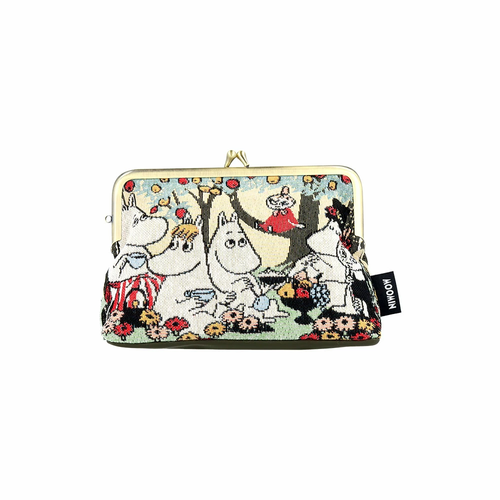 Sun-Star x Moomin and Friends Gobelin Woven Pouch. A large wallet-shaped tapestry-weave pouch featuring Moomintroll, Snufkin, and Little My in a floral setting. Pochette tissée Gobelin Moomin et ses amis. Une grande pochette en forme de portefeuille avec une illustration en tapisserie de Moomin, Snufkin et Little My.