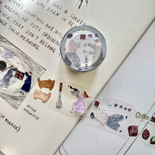 Pion Die-Cut PET Tape Candy. A 3.5cm wide glossy transparent tape featuring colorful illustrated sweets and candies with pre-cut edges for easy peeling. Ruban adhésif PET découpé Pion Candy (菓). Un ruban transparent brillant de 3,5 cm illustrant des bonbons et sucreries colorés avec des bords prédécoupés.