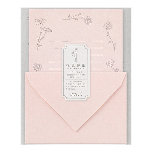 MIDORI Hanairo Washi Letter Set Daisy. Premium soft pink Echizen washi stationery featuring letterpress-printed daisy flowers and matching envelopes. Ensemble de correspondance MIDORI Hanairo Washi Daisy. Papeterie de luxe en papier washi Echizen rose tendre avec marguerites imprimées en typographie.