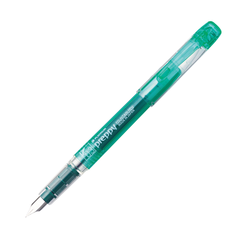 Platinum Preppy Fountain Pen in Green. A transparent green resin body with a silver-colored stainless steel fine nib and matching green cap. Stylo-plume Platinum Preppy Vert. Corps en résine verte transparente avec une plume fine en acier inoxydable argenté et capuchon assorti.