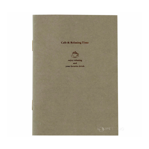 Award-winning Daigo Cafe Notebook A6. Features a cream and brown cover with structured interior pages including a "cream latte" themed review chart. Carnet de café Daigo A6, lauréat du prix 2026. Couverture crème et marron avec pages structurées et un graphique de score "latte".
