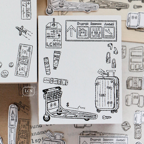 Lin Chia Ning "Travel 4" Rubber Stamp. A large 6.5x5cm vintage-style frame stamp featuring airport signs, luggage trolleys, and travel essentials like earphones. Tampon en caoutchouc Lin Chia Ning "Voyage 4". Un grand tampon cadre vintage de 6,5x5cm illustré de panneaux d'aéroport, chariots à bagages et essentiels de voyage.