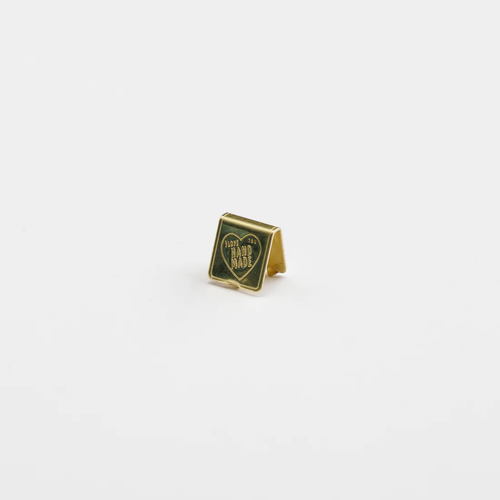THE SUPERIOR LABOR Brass Tag - Square. A high-quality solid brass square charm with a vintage aesthetic, ideal for customizing bags and keyrings. tiquette en laiton THE SUPERIOR LABOR - Carré. Un charm carré en laiton massif de haute qualité au style vintage, idéal pour personnaliser sacs et porte-clés.