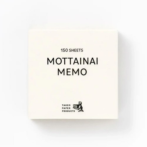 TAKEO PAPER MOTTAINAI MEMO Assorted 19 block pad showing a premium square stack of 150 unlined sheets comprising white watermarked Tamashiki Mizutama, light rose geometric TS Gift-7, and gold fabric-textured Miyaginu paper. / Bloc-notes TAKEO PAPER MOTTAINAI MEMO Édition Assorted 19. Un cube de 150 feuilles non lignées associant le papier blanc à filigrane Tamashiki Mizutama, le papier rose pâle géométrique TS Gift-7 et le papier doré imitation tissu Miyaginu.