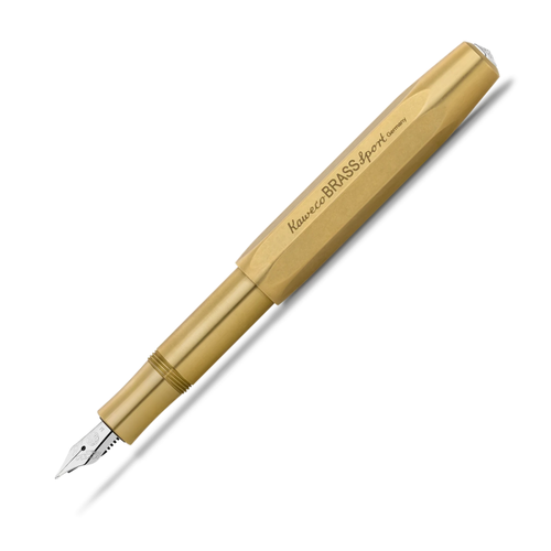 Kaweco BRASS SPORT pocket fountain pen in raw solid brass. Features a heavy, multi-faceted octagonal screw cap, an untreated golden metallic body designed to patina, and a silver steel nib, available in extra fine, fine, or medium. / Stylo-plume de poche Kaweco BRASS SPORT en laiton massif brut. Présente un capuchon à vis octogonal lourd, un corps métallique doré non traité conçu pour se patiner, et une plume en acier argenté, disponible en taille extra-fine, fine ou moyenne.