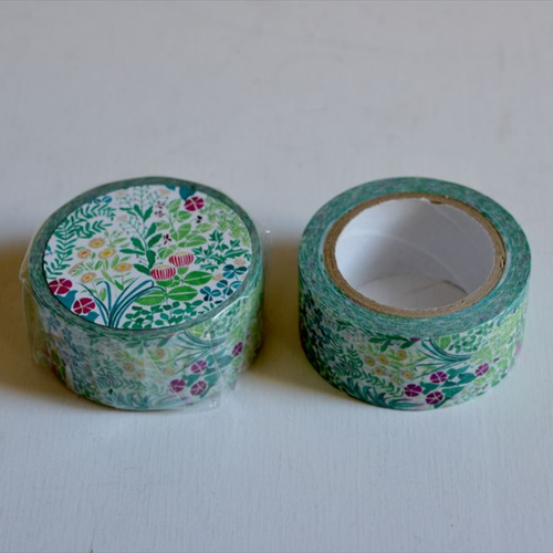 Classiky Dots and Lines washi masking tape in Window Garden design, 2cm wide. Features a repeating delicate botanical pattern of leaves and flowers in muted tones on high-quality paper. / Ruban de masquage washi Classiky Dots and Lines, motif Window Garden, 2 cm de large. Présente un motif botanique délicat et répétitif de feuilles et de fleurs aux tons feutrés sur du papier de haute qualité.
