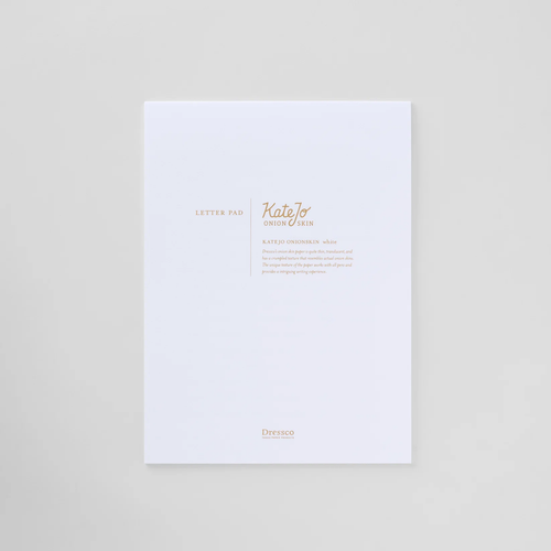 TAKEO PAPER Dressco Letter Pad in Kate Jo Onion Skin White featuring a platinum white textured cover and delicate translucent onion skin sheets. / Bloc-lettres TAKEO PAPER Dressco Kate Jo Onion Skin Blanc présentant une couverture texturée blanc platine et de délicates feuilles translucides pelure d'oignon.
