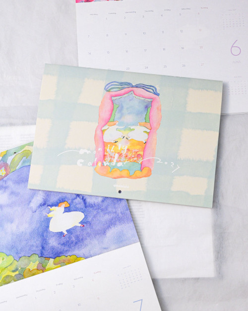 dodolulu 2027 Monthly Wall Calendar A4 landscape format showing art print pages printed on heavy textured paper. / Calendrier mural mensuel 2027 A4 dodolulu au format paysage avec des illustrations de qualité artistique imprimées sur papier texturé.